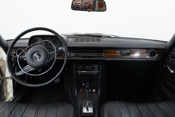 Mercedes-Benz 250 CE /8