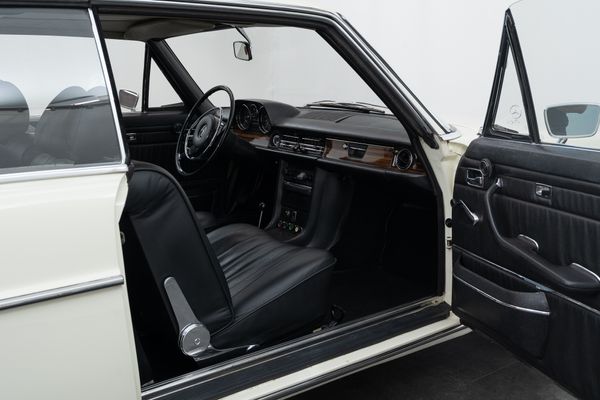 Mercedes-Benz 250 CE /8