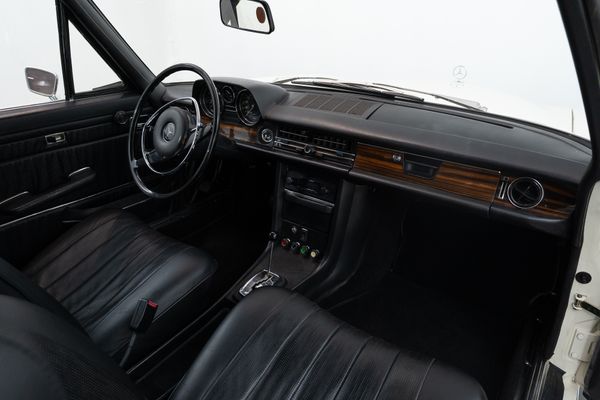 Mercedes-Benz 250 CE /8
