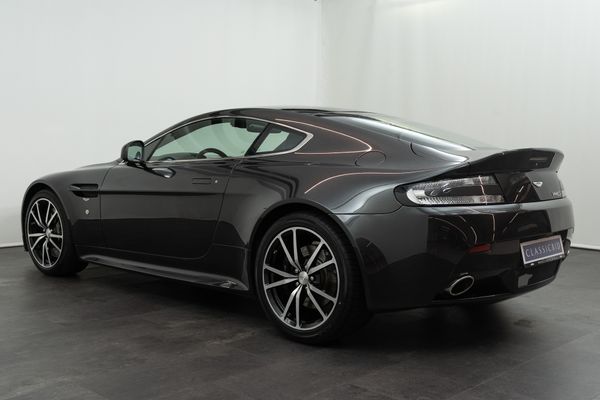 Aston Martin V8 Vantage S