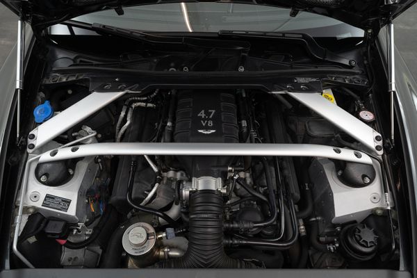 Aston Martin V8 Vantage S