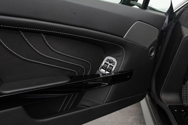 Aston Martin V8 Vantage S
