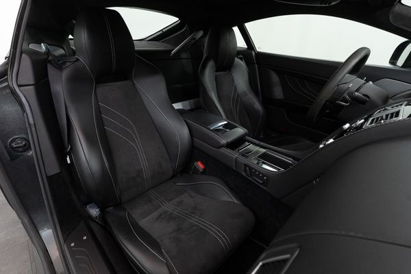 Aston Martin V8 Vantage S