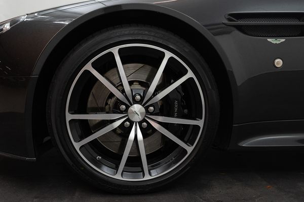 Aston Martin V8 Vantage S
