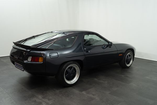 Porsche 928 S