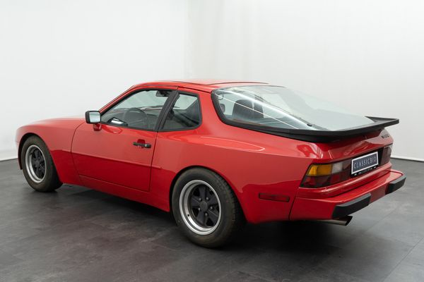 Porsche 944