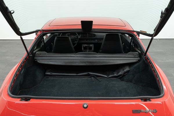 Porsche 944