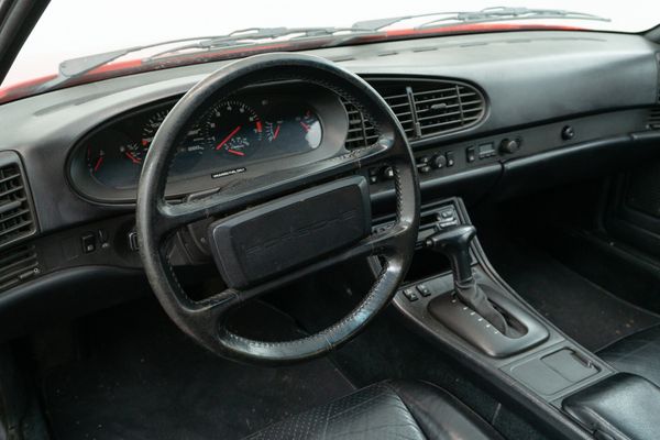 Porsche 944