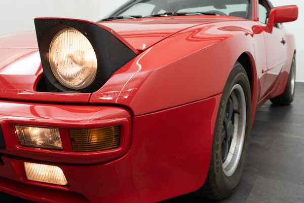 Porsche 944