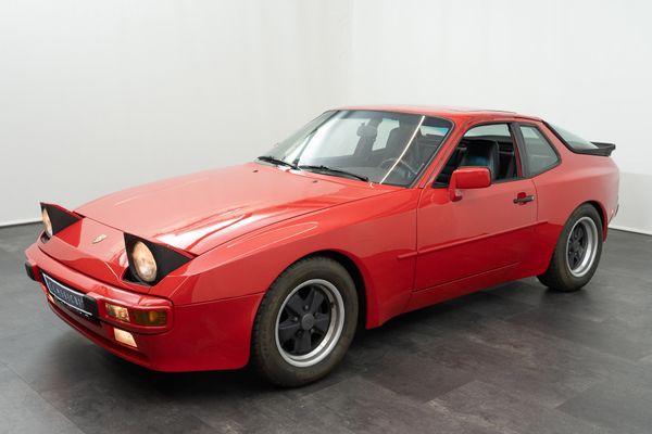 Porsche 944