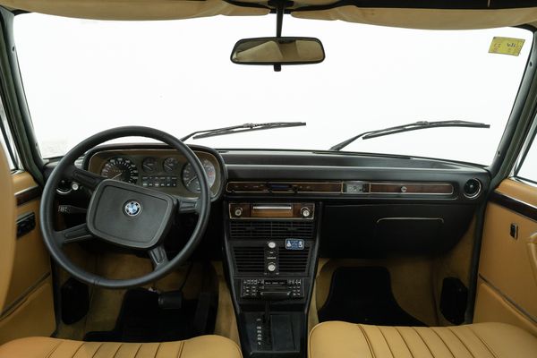BMW 3.3 LI (E3) Automatic