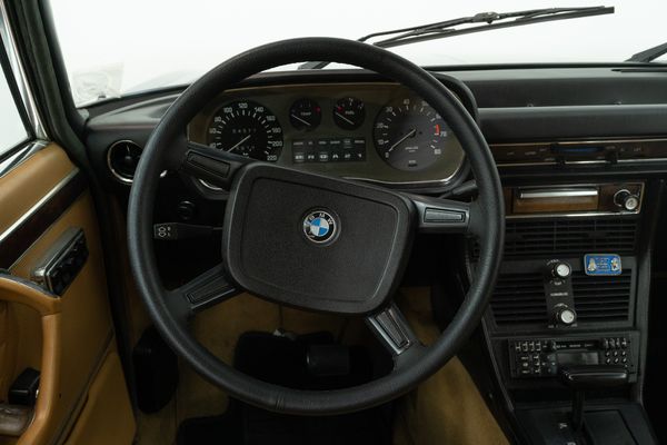 BMW 3.3 LI (E3) Automatic