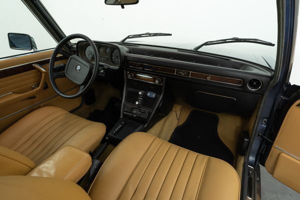 BMW 3.3 LI (E3) Automatic