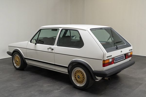 Volkswagen Golf I GTI Pirelli