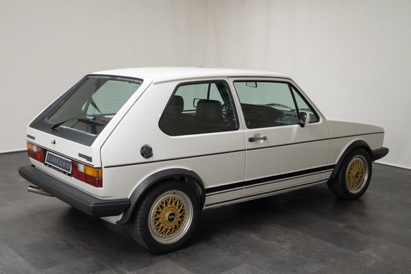 Volkswagen Golf I GTI Pirelli