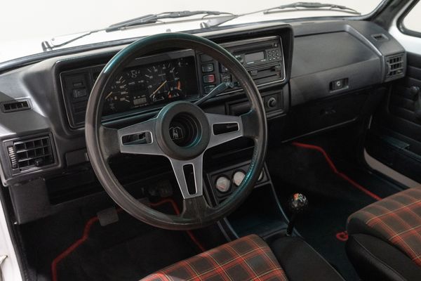 Volkswagen Golf I GTI Pirelli