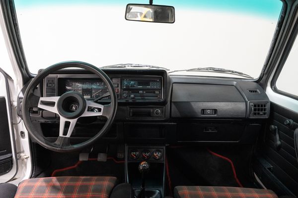 Volkswagen Golf I GTI Pirelli