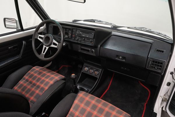 Volkswagen Golf I GTI Pirelli