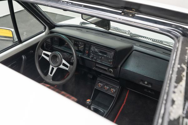 Volkswagen Golf I GTI Pirelli