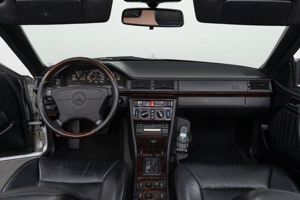 Mercedes-Benz E 320 Cabriolet (R129)