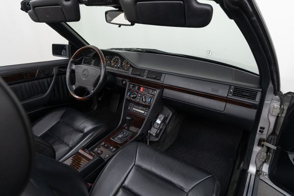 Mercedes-Benz E 320 Cabriolet (R129)