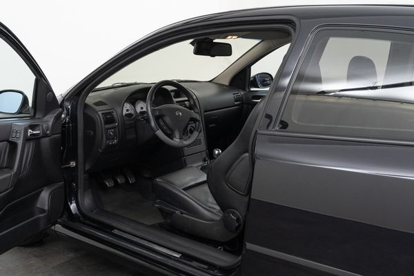 Opel Astra 3T OPC 2.0 TURBO