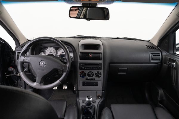 Opel Astra 3T OPC 2.0 TURBO