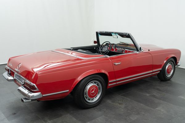 Mercedes-Benz 230 SL