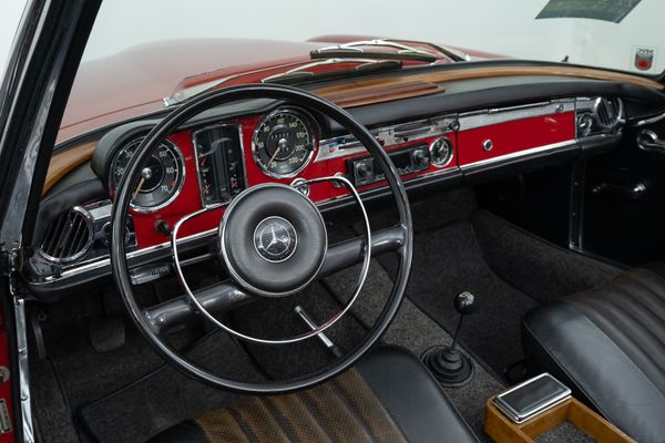 Mercedes-Benz 230 SL