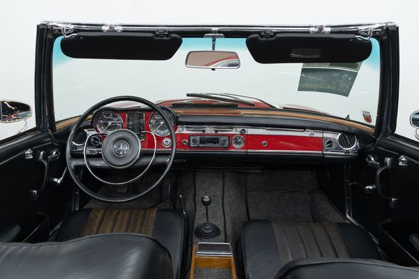 Mercedes-Benz 230 SL