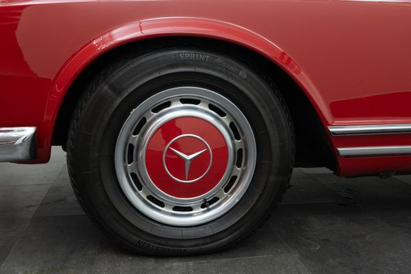 Mercedes-Benz 230 SL