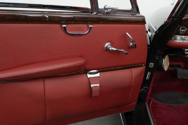 Mercedes-Benz 300d Cabriolet (Adenauer)