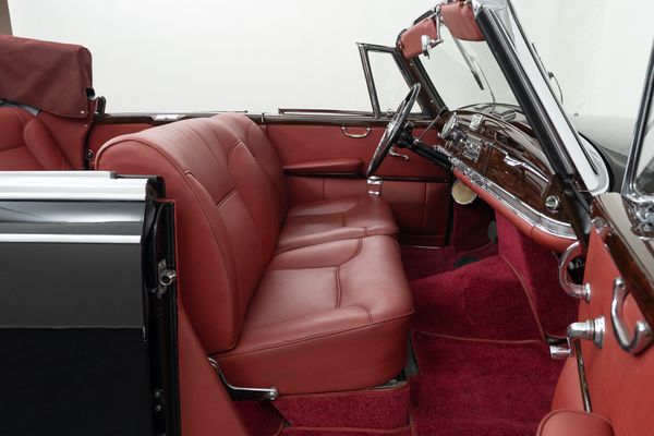 Mercedes-Benz 300d Cabriolet (Adenauer)