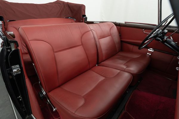 Mercedes-Benz 300d Cabriolet (Adenauer)