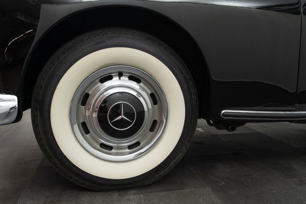 Mercedes-Benz 300d Cabriolet (Adenauer)