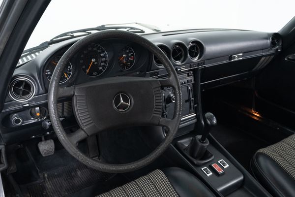 Mercedes-Benz 280 SLC (107)