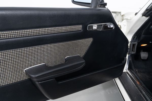 Mercedes-Benz 280 SLC (107)