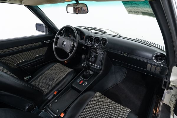 Mercedes-Benz 280 SLC (107)