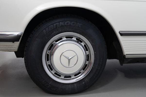 Mercedes-Benz 280 SLC (107)