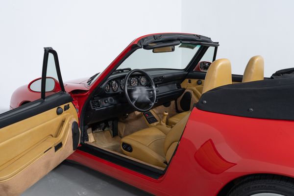 Porsche 911 Carrera 2 Cabriolet (993)