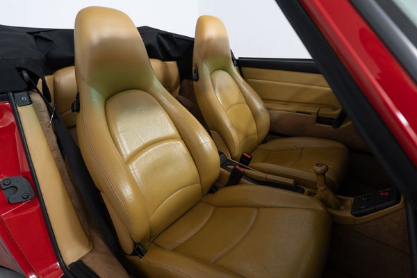 Porsche 911 Carrera 2 Cabriolet (993)
