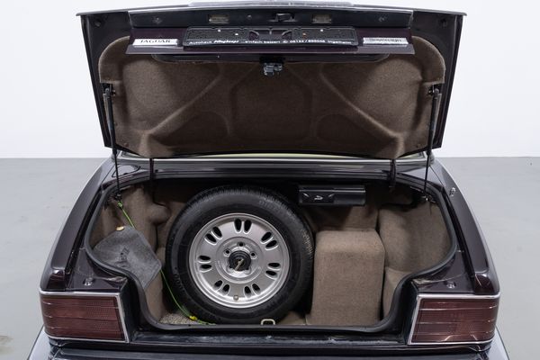 Jaguar XJ 40