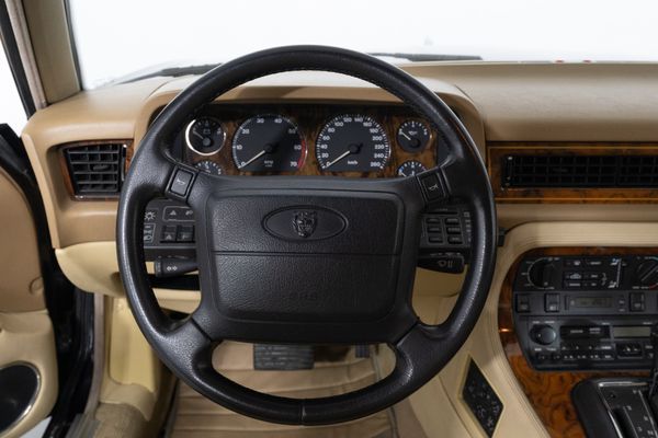 Jaguar XJ 40