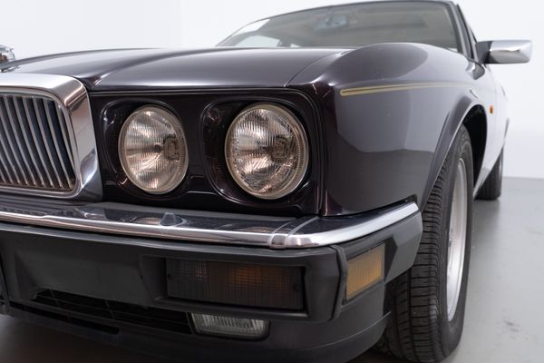 Jaguar XJ 40