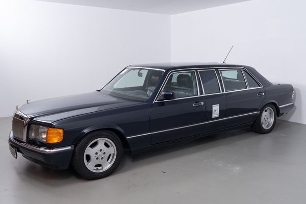 Mercedes-Benz 560 SEL Pullmann