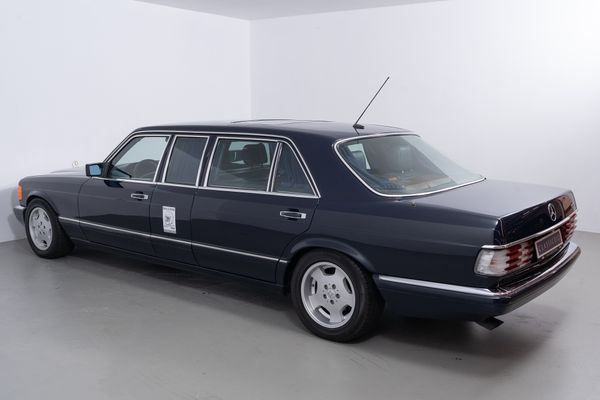 Mercedes-Benz 560 SEL Pullmann
