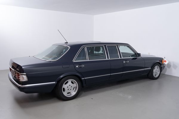 Mercedes-Benz 560 SEL Pullmann