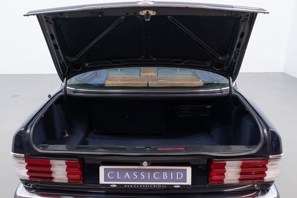 Mercedes-Benz 560 SEL Pullmann