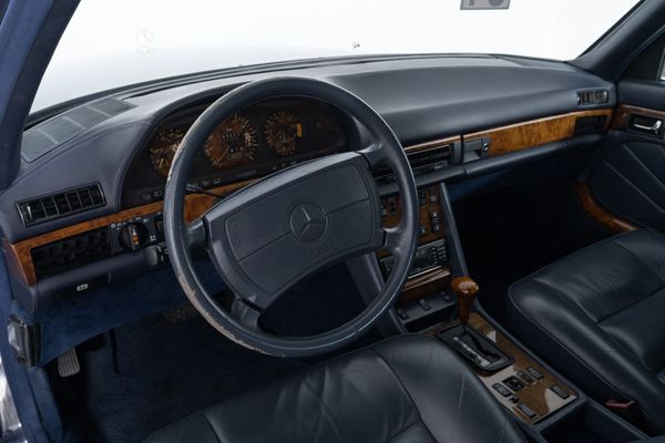 Mercedes-Benz 560 SEL Pullmann