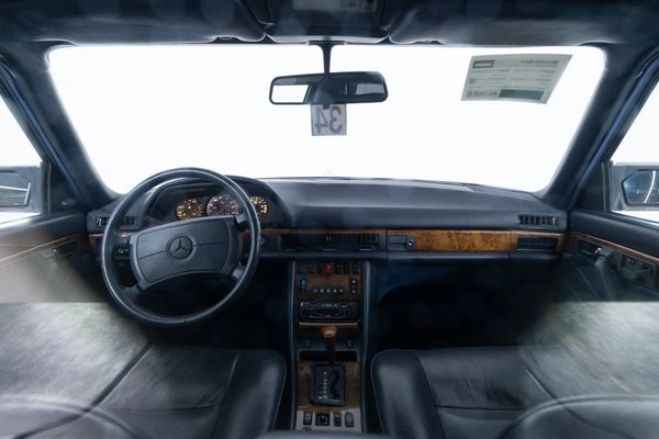 Mercedes-Benz 560 SEL Pullmann